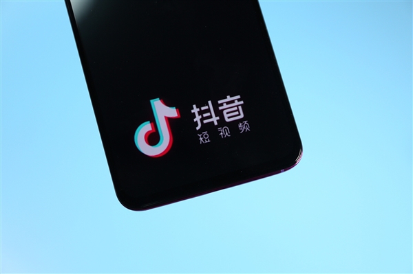 凭一首童谣在抖音一夜爆红 挖呀挖黄老师发视频祝六一快乐