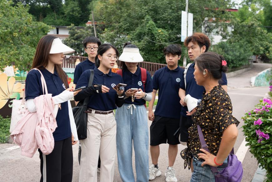 华东理工大学实践团队深入四川曹家镇,探秘百年梨乡的传承与新生