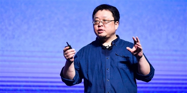 罗永浩劝同行别死盯纯音频播客:中国人大多挤公交上班 罗永浩劝同行别死盯纯音频播客:中国人大多挤公交上班