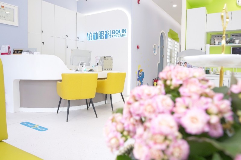 拥抱阳光，守护视界：铂林眼科提醒您记得夏日护眼哦