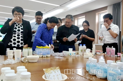 口味更新潮原料更健康 高校学生参与乳制品创新花样多