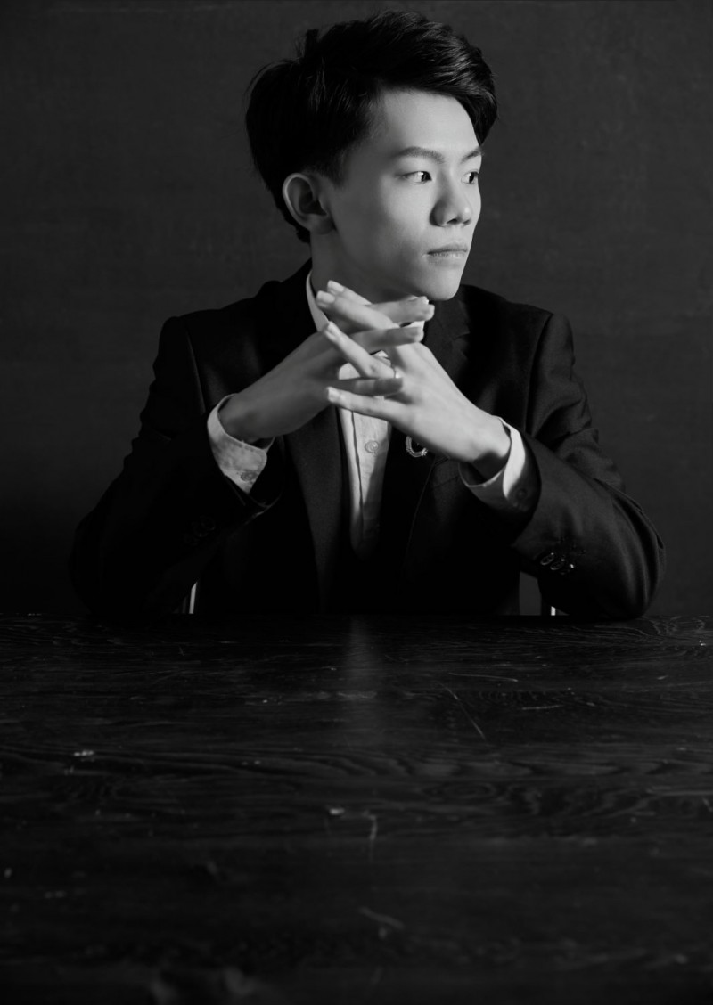 收藏家王梓豪(图1) 收藏家王梓豪(图1)