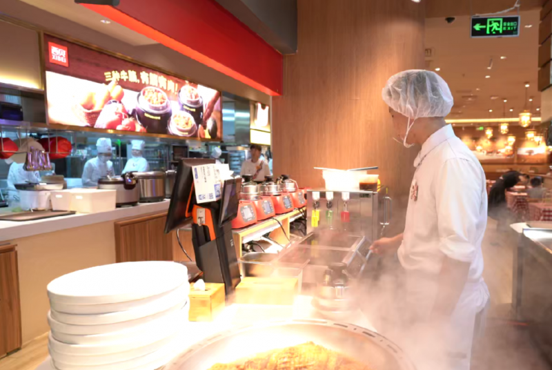 降价发券 + 现制现做,西贝用 “实在招” 化解争议、客流回升(图4) 降价发券 + 现制现做,西贝用 “实在招” 化解争议、客流回升(图4)