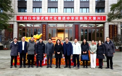 国家发改委一行调研国药太极,共探中医药产业发展之路(图2) 国家发改委一行调研国药太极,共探中医药产业发展之路(图2)