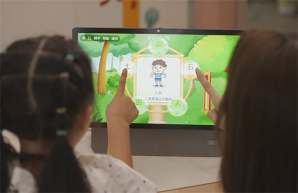 新品亮相 2023 智博会，康冠科技旗下 FPD 智显屏展示温情科技(图8)