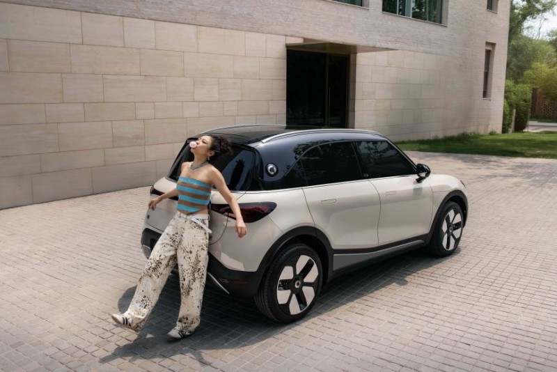 携手迪士尼中国灵动出“奇”,smart米奇限定艺术车魔都首秀(图3) 携手迪士尼中国灵动出“奇”,smart米奇限定艺术车魔都首秀(图3)