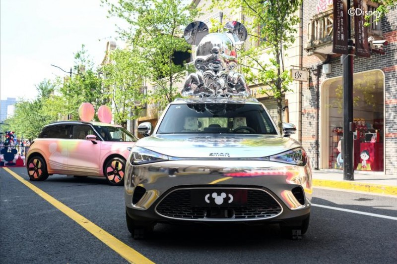 携手迪士尼中国灵动出“奇”,smart米奇限定艺术车魔都首秀(图1) 携手迪士尼中国灵动出“奇”,smart米奇限定艺术车魔都首秀(图1)