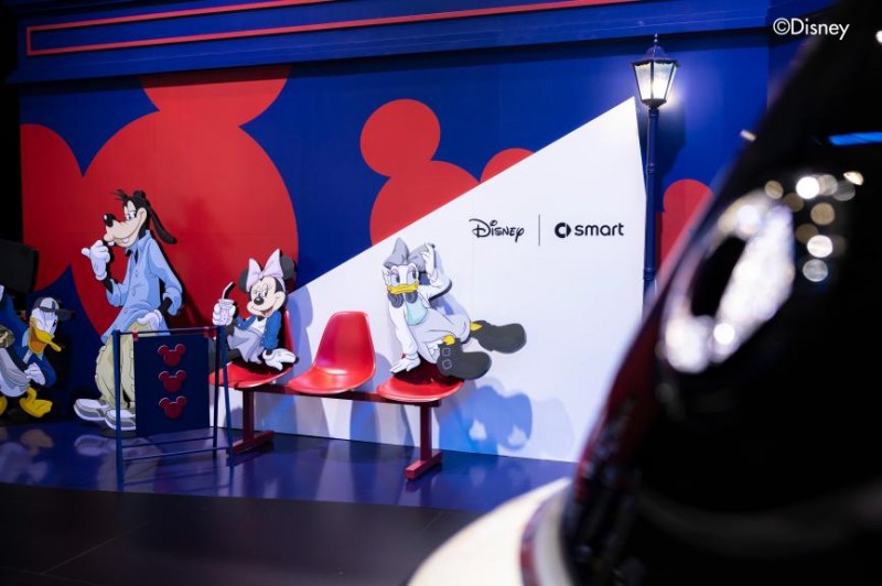 携手迪士尼中国灵动出“奇”,smart米奇限定艺术车魔都首秀(图6) 携手迪士尼中国灵动出“奇”,smart米奇限定艺术车魔都首秀(图6)