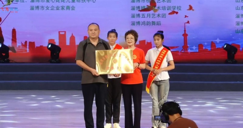 伊康集团董事长许哲铭出席 淄博市爱心姥姥儿童帮扶中心公益活动(图4) 伊康集团董事长许哲铭出席 淄博市爱心姥姥儿童帮扶中心公益活动(图4)